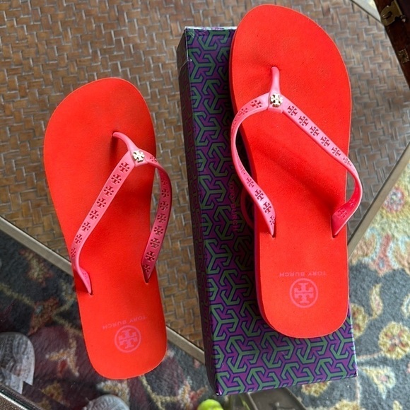Tory Burch Miranda flip flop in orange and pink. Gently used a few times. Size 9 - Picture 1 of 7